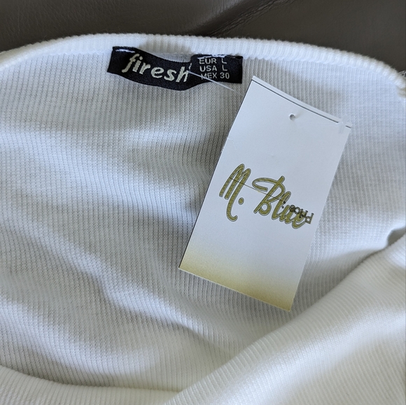 BNWT white tank top size M/L - Picture 2 of 3